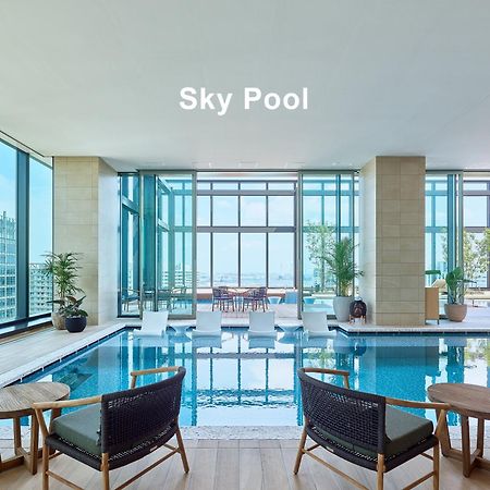 Mitsui Garden Hotel Yokohama Minatomirai Premier Exterior photo Sky Pool