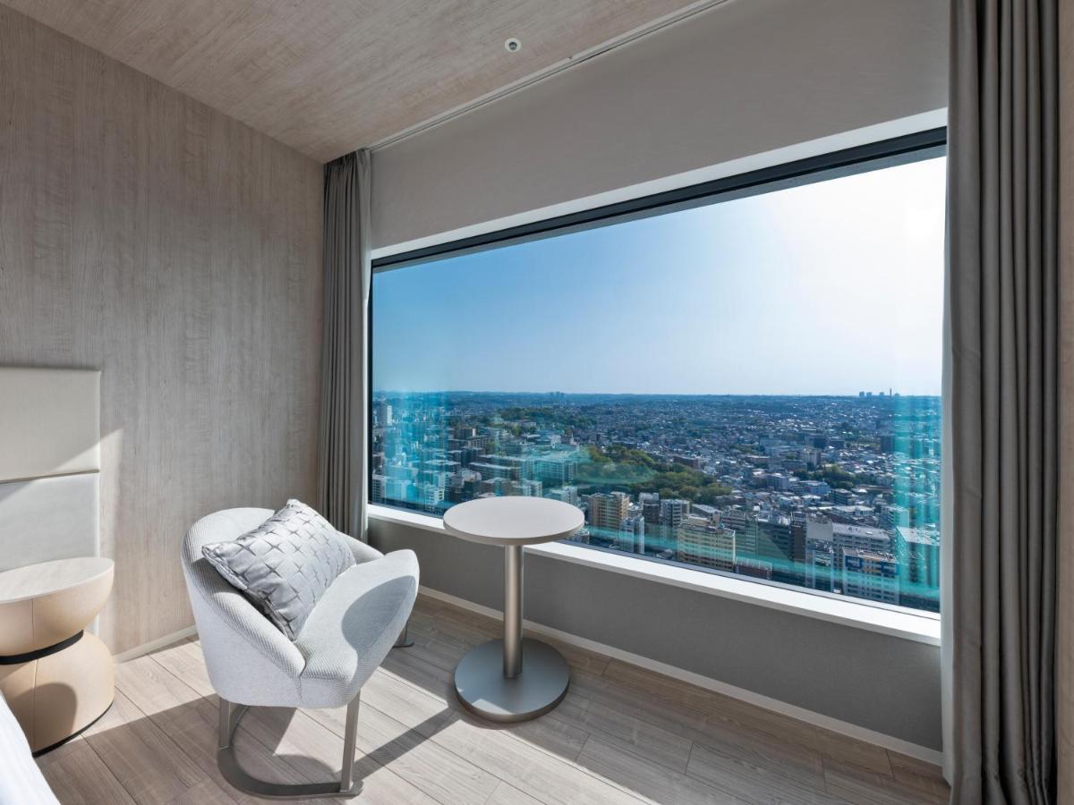 Mitsui Garden Hotel Yokohama Minatomirai Premier Exterior photo A room at the hotel