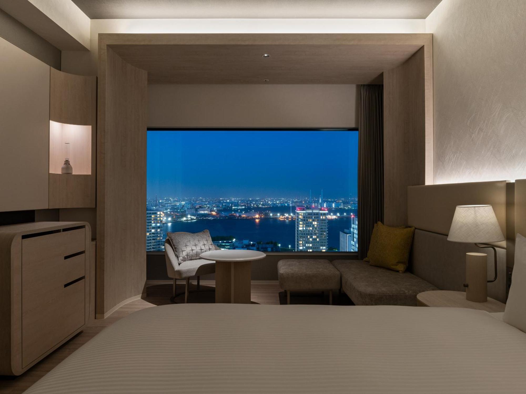Mitsui Garden Hotel Yokohama Minatomirai Premier Exterior photo A room at the hotel