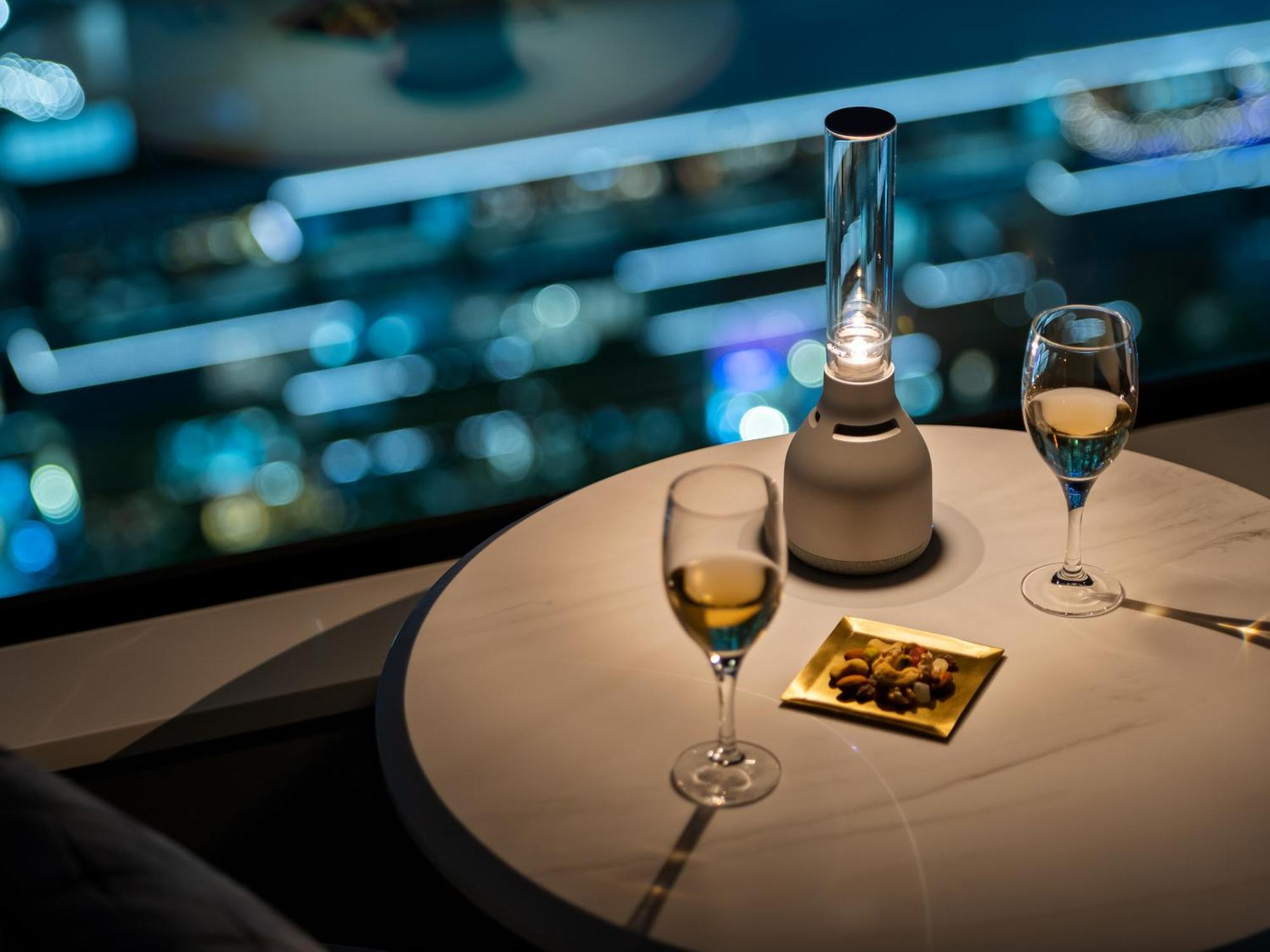 Mitsui Garden Hotel Yokohama Minatomirai Premier Exterior photo The bar at the 101 Sky Lounge