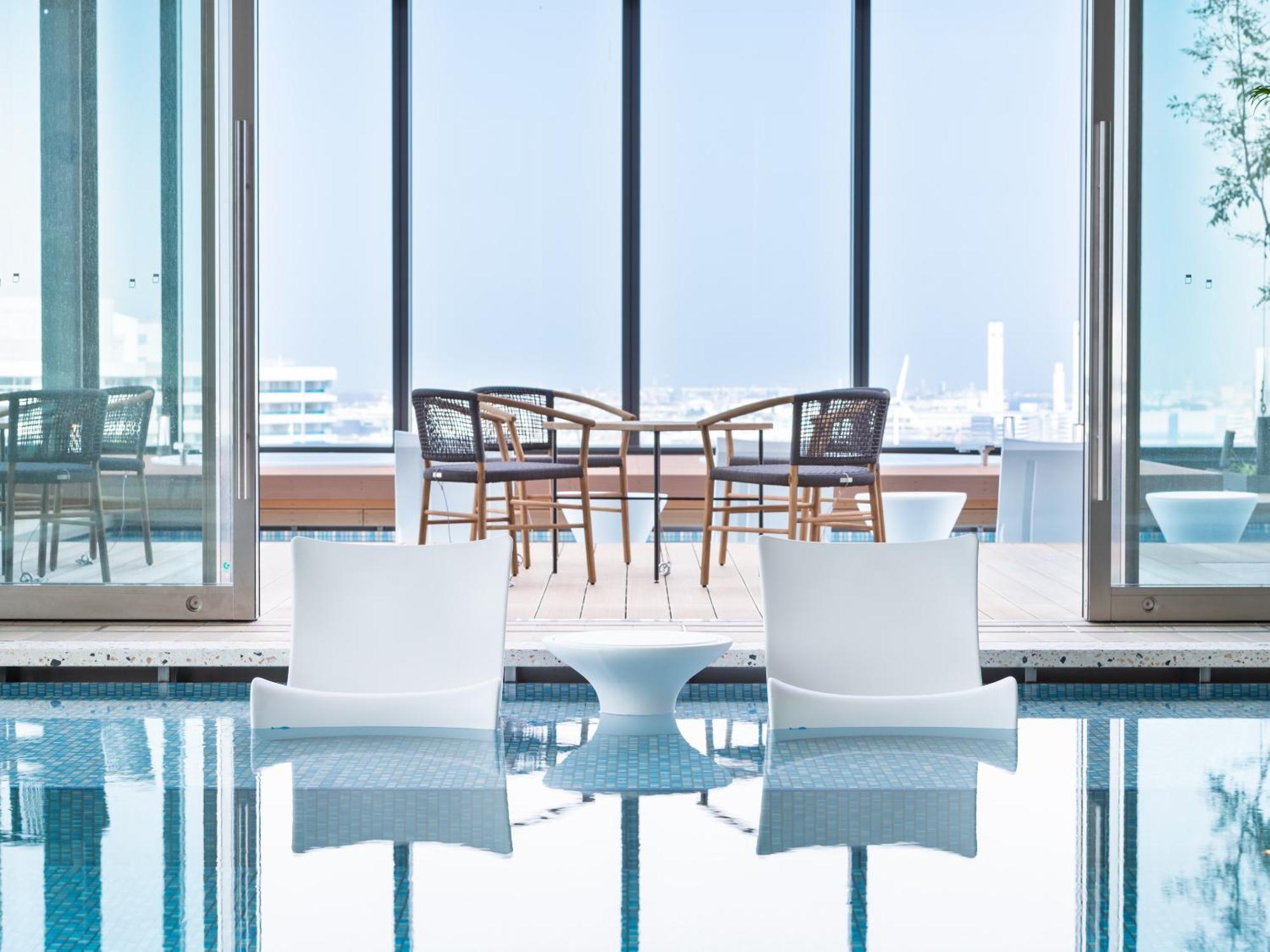 Mitsui Garden Hotel Yokohama Minatomirai Premier Exterior photo The Sky Pool