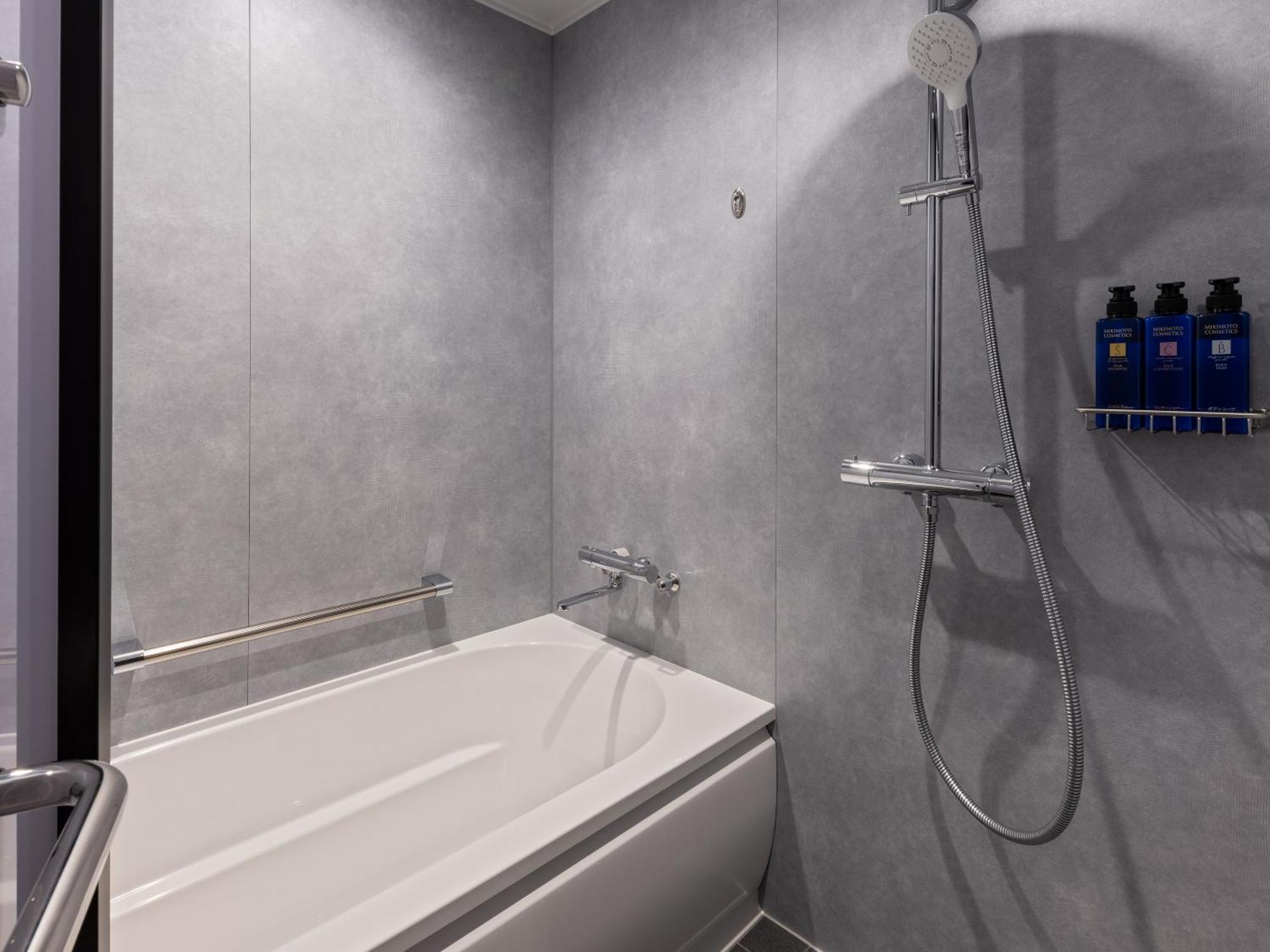 Mitsui Garden Hotel Yokohama Minatomirai Premier Exterior photo A shower bath