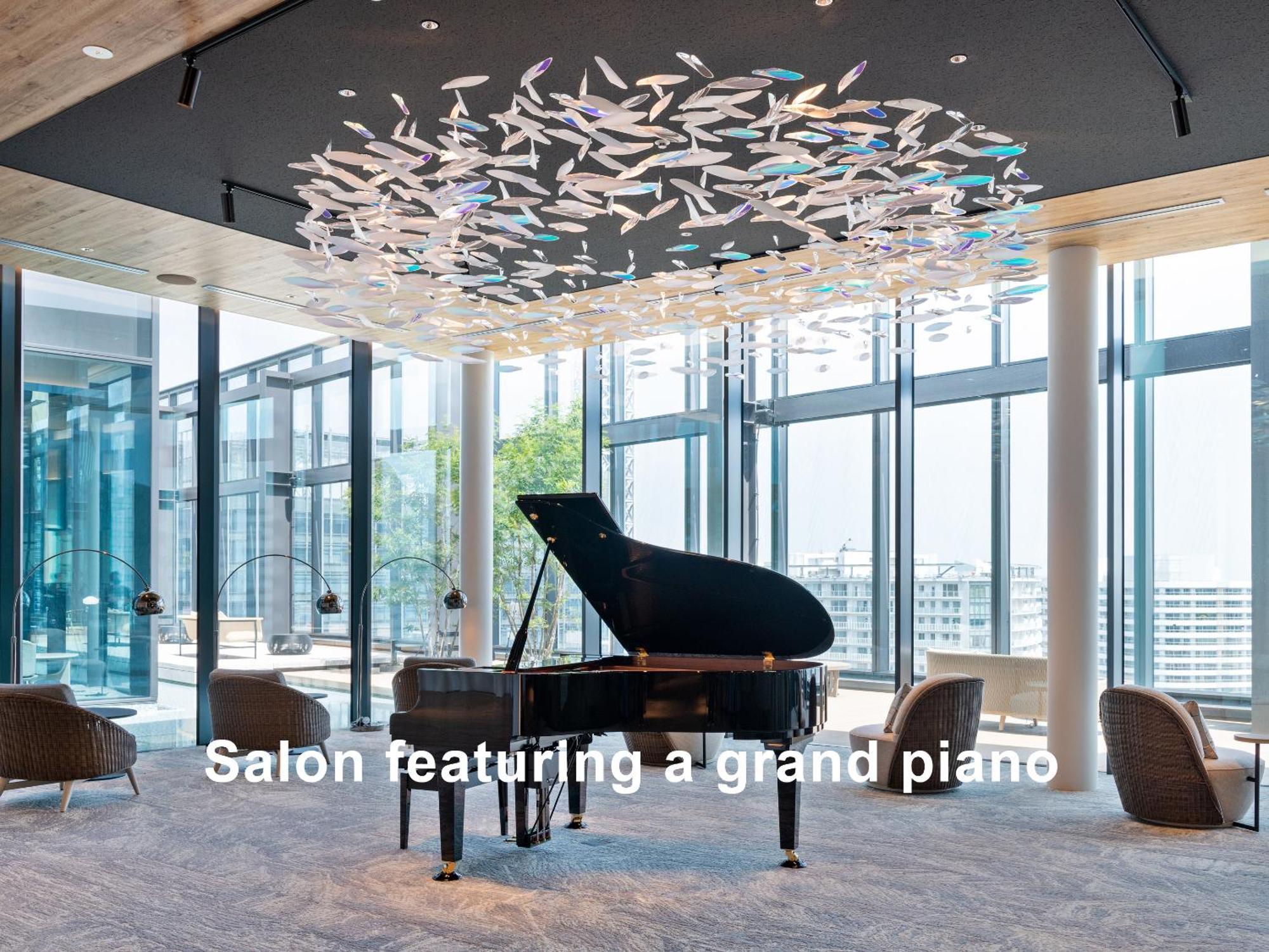 Mitsui Garden Hotel Yokohama Minatomirai Premier Exterior photo Salon featuring a grand piano
