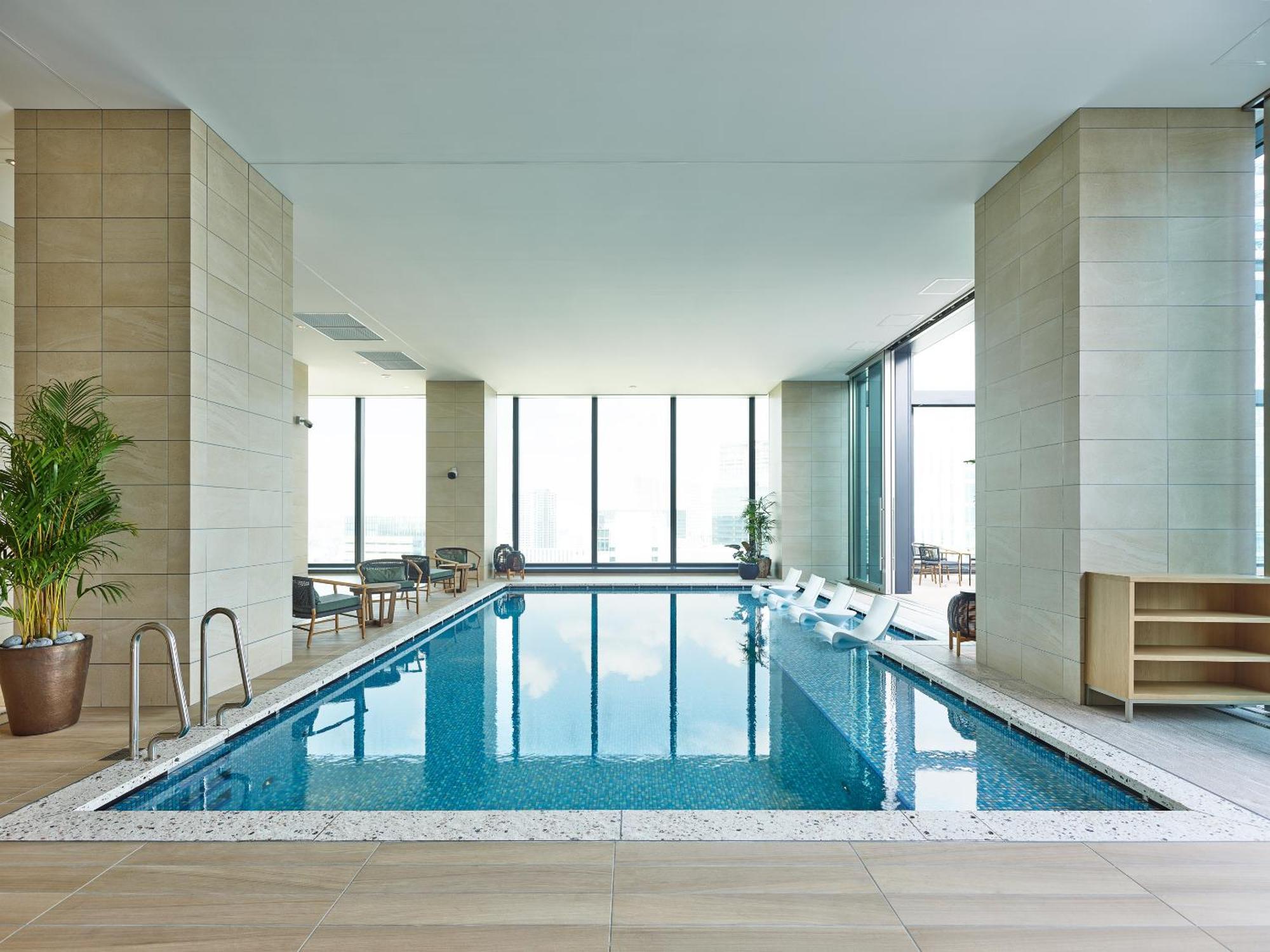 Mitsui Garden Hotel Yokohama Minatomirai Premier Exterior photo The pool at The Ritz-Carlton, Tokyo